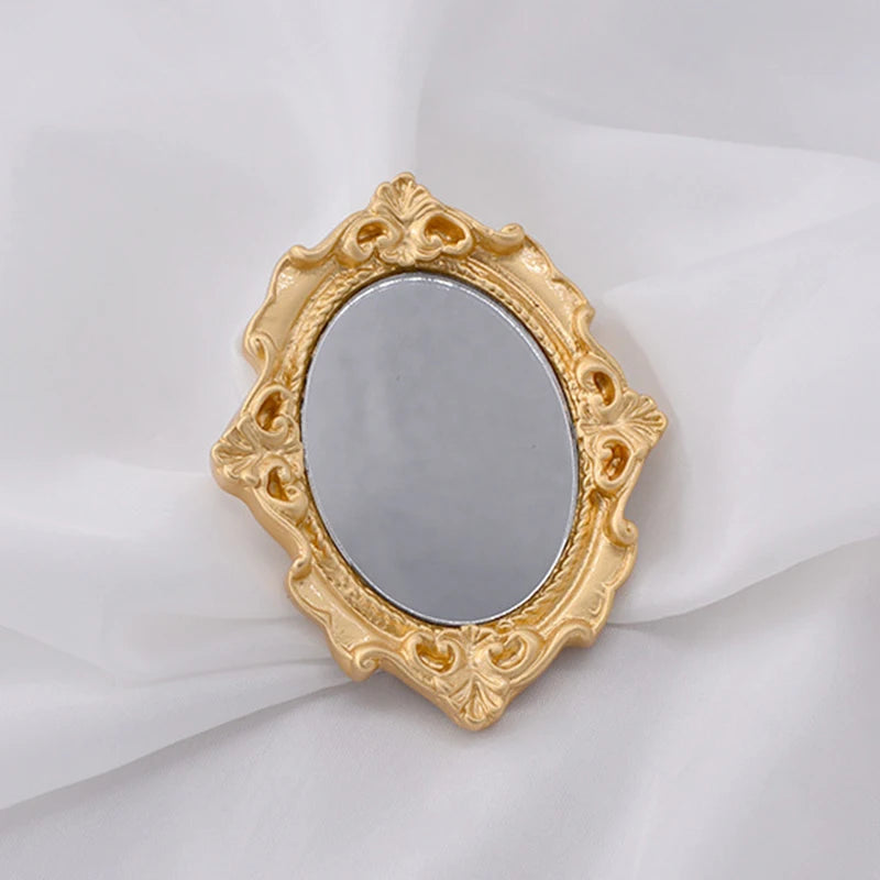 Vintage Mini Mirror Brooches for Women Abstract Baroque Painting Gold Color and Silver Color Metal Pins for Backpacks Gifts