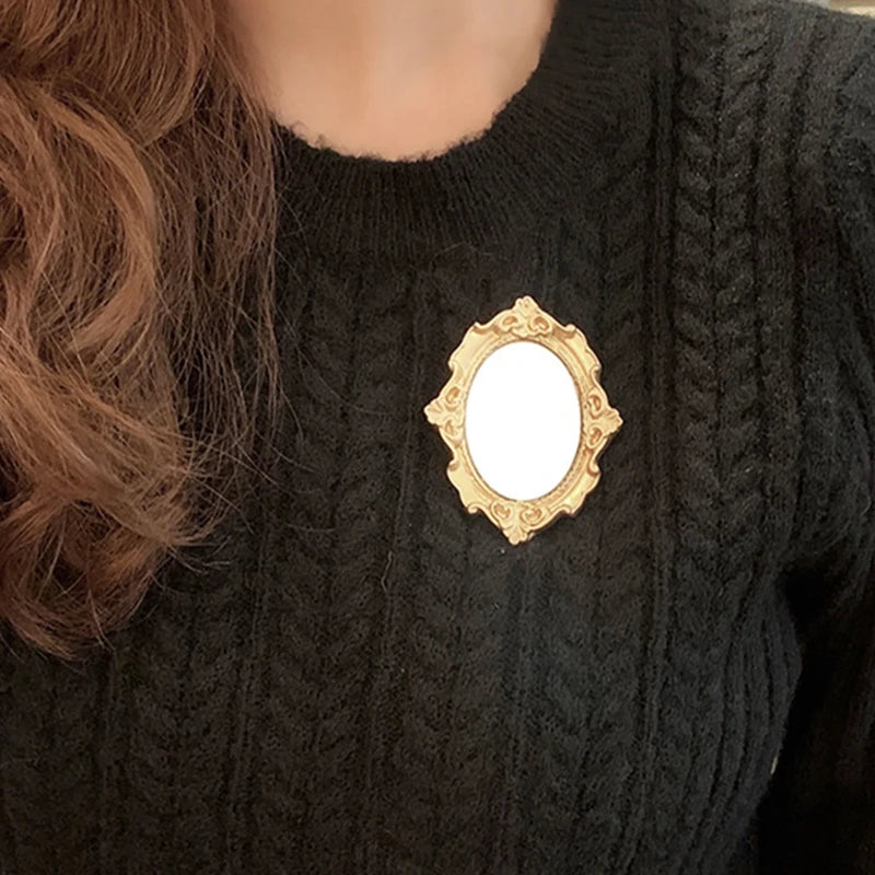 Vintage Mini Mirror Brooches for Women Abstract Baroque Painting Gold Color and Silver Color Metal Pins for Backpacks Gifts