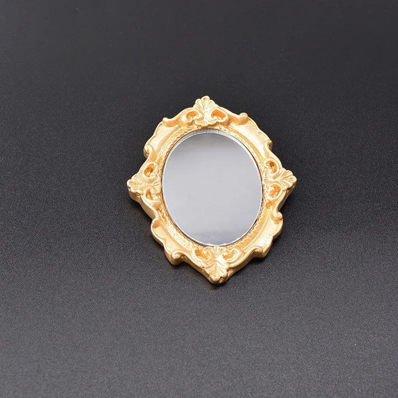 Vintage Mini Mirror Brooches for Women Abstract Baroque Painting Gold Color and Silver Color Metal Pins for Backpacks Gifts